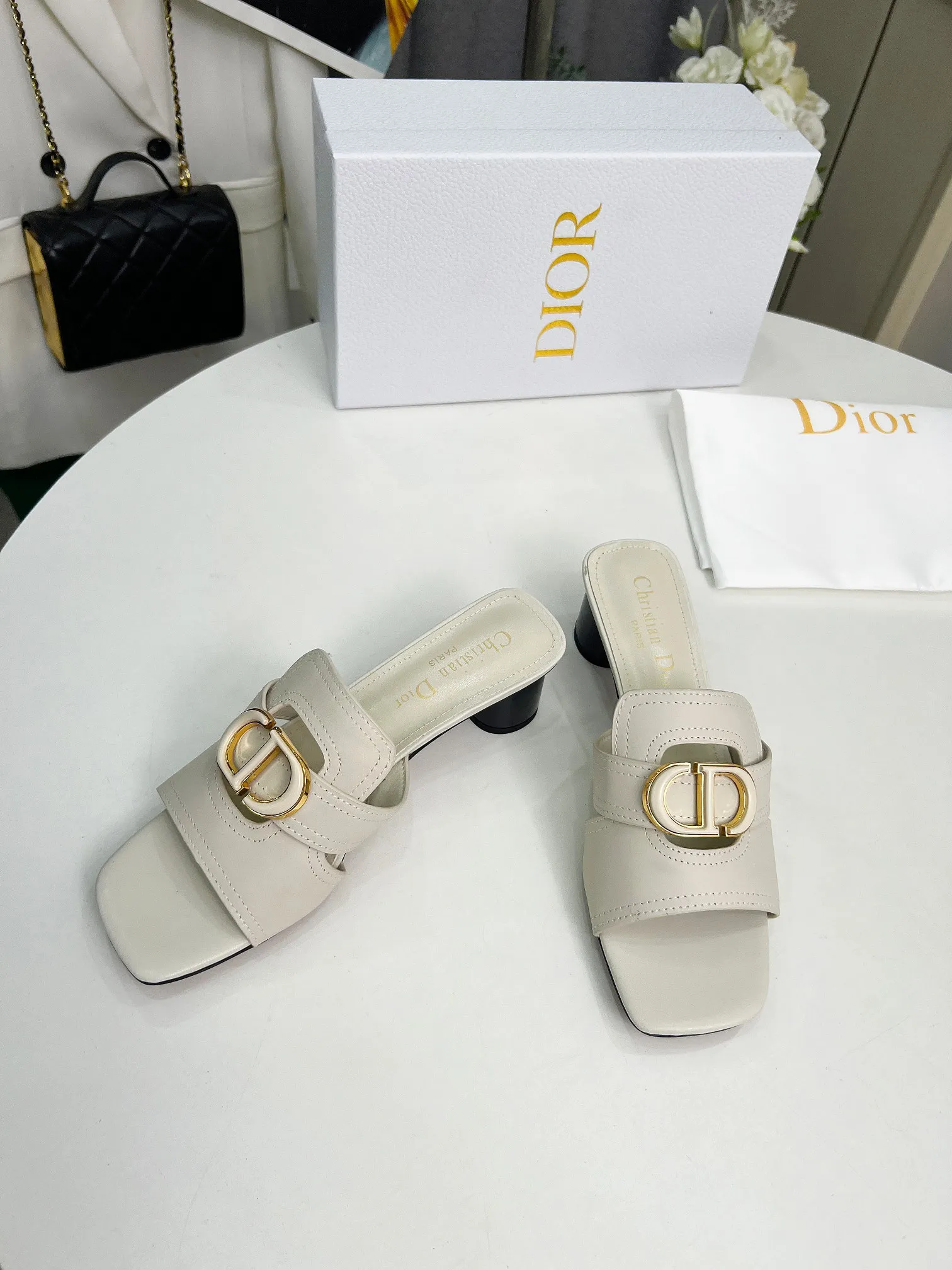 👟👟Ex-factory price 380👟👟 Genuine leather bottom +30 Dior spring and summer new style, cowhide surface, sheepskin lining + double-layer buckle, heel height 4.5cm, size 35-42